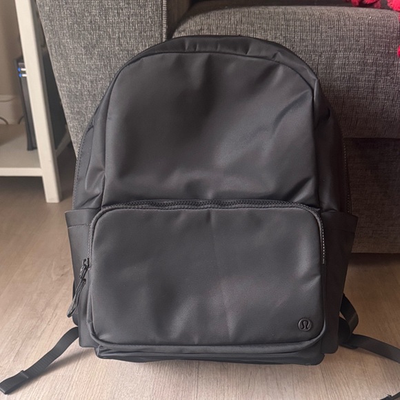 lululemon athletica Handbags - Lululemon Everywhere Backpack 22L